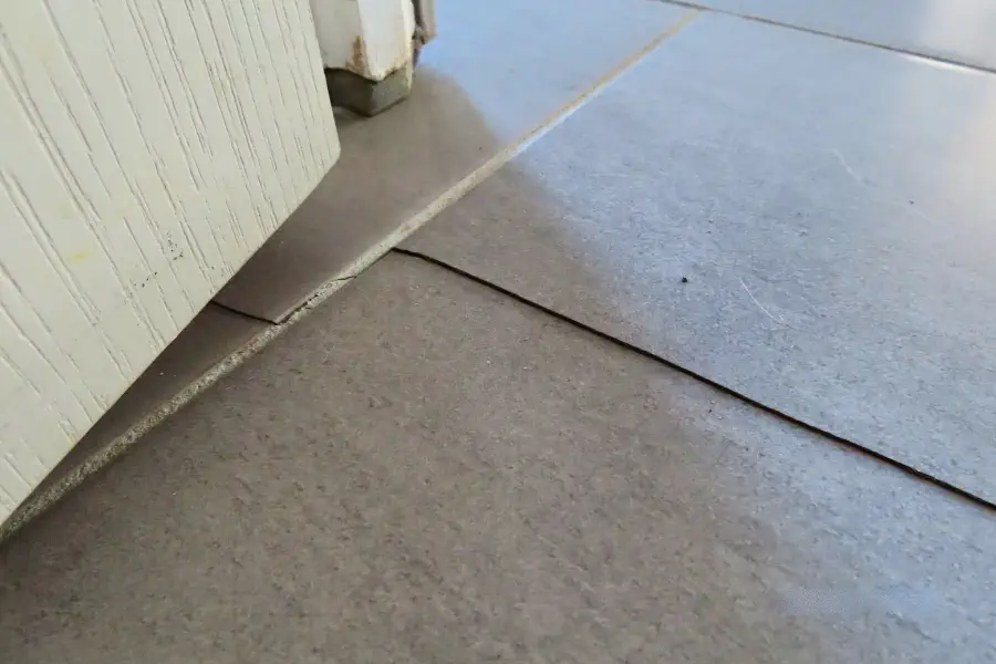 Une fissuration de carrelage