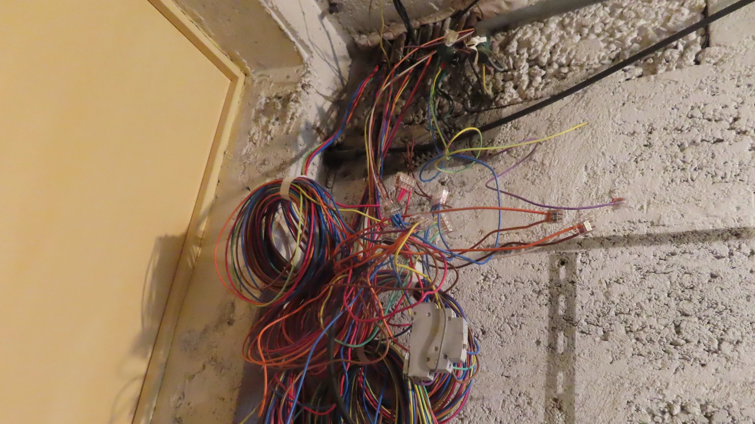 Modernité de bâtiment et électricité