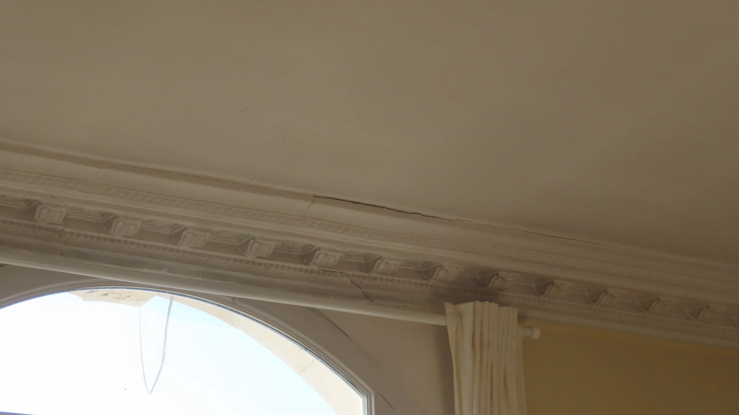fissure plafond danger