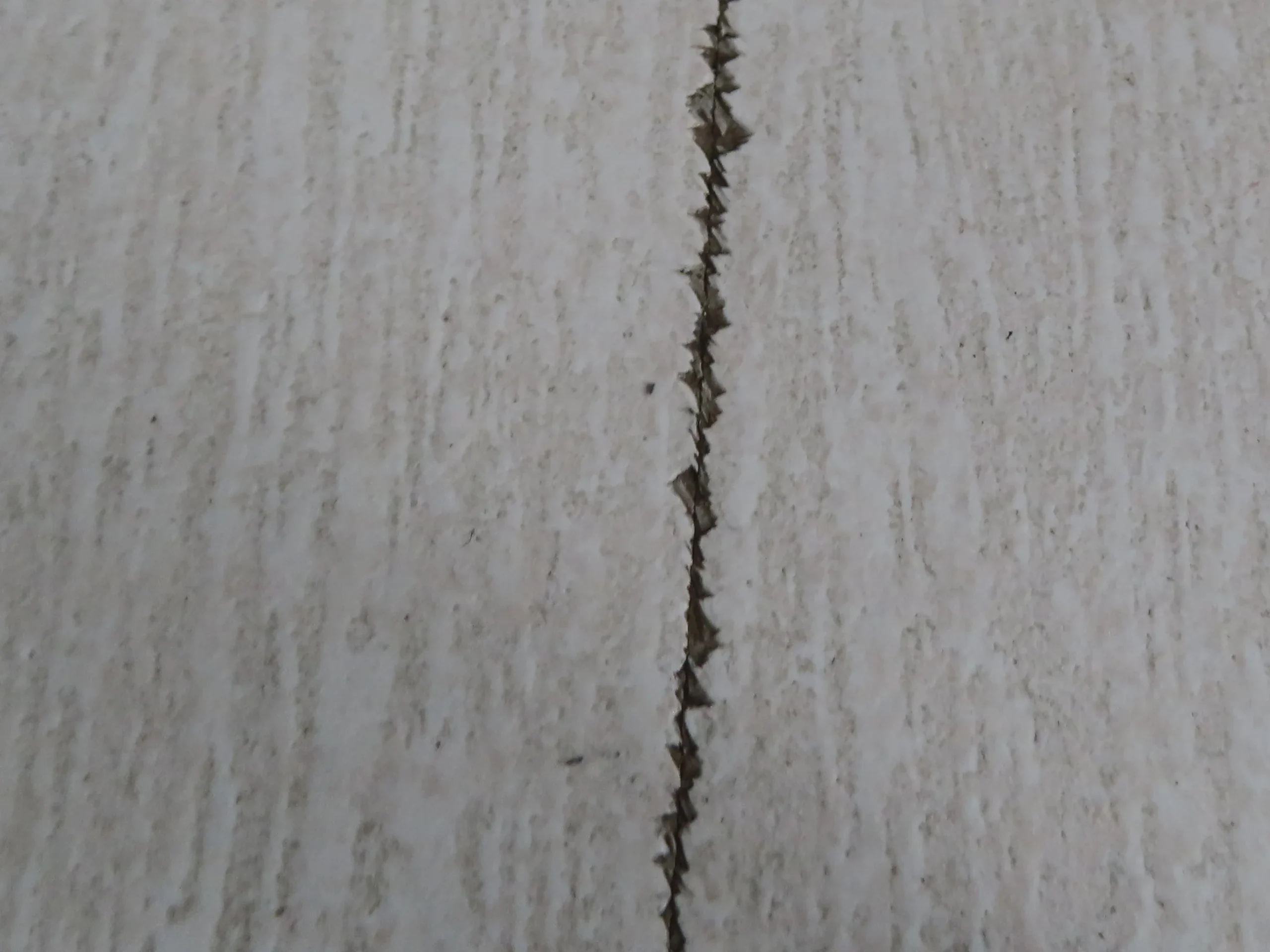 carrelage qui se fissure