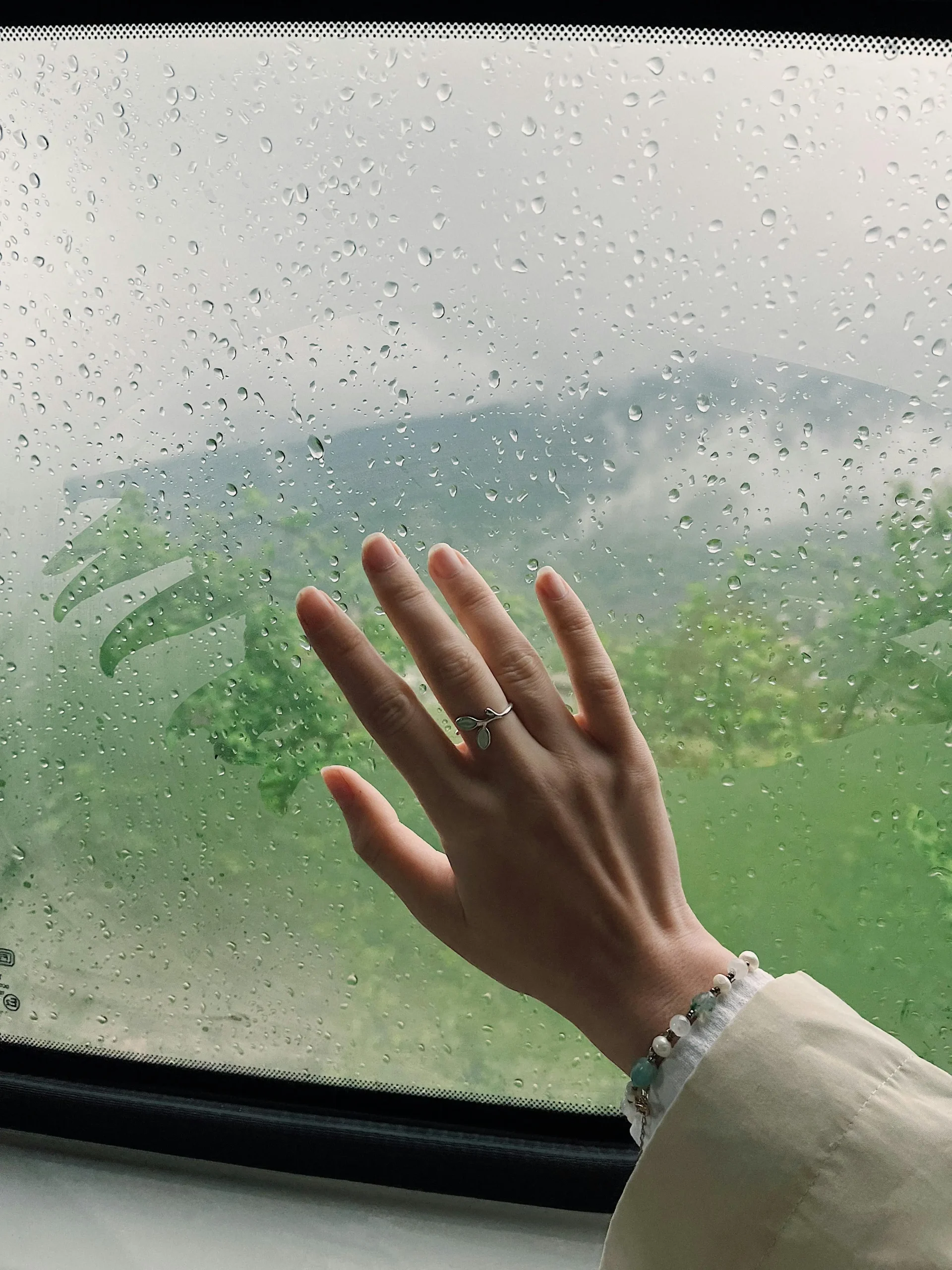 goutte d'eau sous appuis de fenêtre